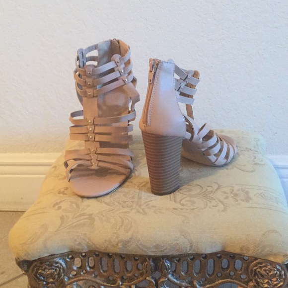 Charlotte Russe Tan four inch heel shoes size 8 - Picture 2 of 2